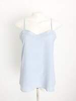 regata C&A feminina azul com recortes