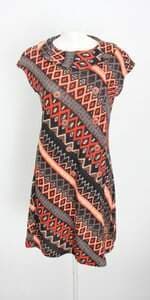 vestido feminino estampado com aplique
