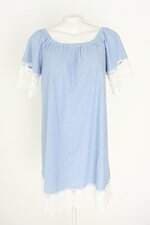 vestido feminino azul com renda