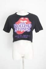 camiseta feminina preta com silk