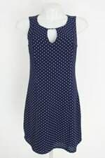 vestido feminino azul com poás