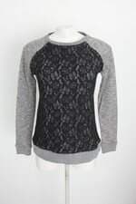 blusa manga longa scene feminina cinza e preto com aplique e recortes