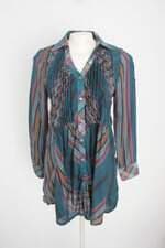 camisa feminina estampada com recortes
