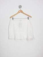 saia canal feminina branca com bordado e forro