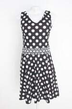 vestido feminino preto com bojo e recortes