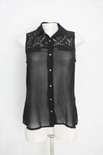 regata feminina preta com aplique e transparência