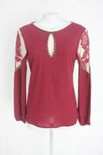 blusa renner feminina vermelha com aplique e recortes