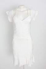 vestido feminino branco com recortes