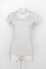 Blusa feminina cinza com decote fechadura