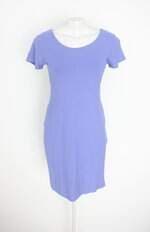 vestido feminino roxo com ilhós