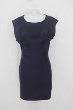 vestido feminino azul com fenda e renda