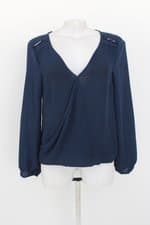 blusa marisa feminina azul com aplique e barra mullet