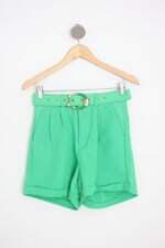 shorts feminino verde com faixa na cintura e pregas