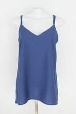 regata C&A feminina azul com fenda