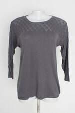 blusa de malha feminina cinza com recortes