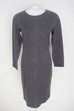 vestido feminino cinza com fenda