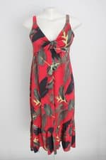 vestido feminino estampado com pregas e recortes