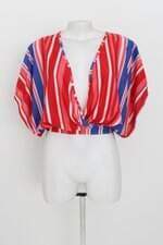 blusa feminina listrada com pregas e recortes