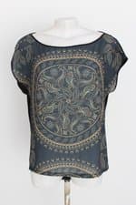 blusa feminina estampada com aplique e barra mullet