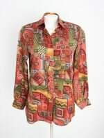 camisa feminina estampada com ombreira
