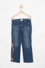 calça jeans femininA azul com aplique e bordado