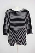 blusa renner feminina preta listrada com recortes