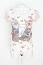 blusa anemone feminina estampada com aplique e recortes