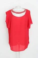 blusa feminina vermelha com aplique e fenda