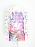 blusa caos feminina estampada com aplique