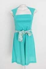 vestido feminino azul floral com faixa na cintura