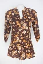 camisa feminina estampada com pregas e transparência