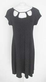 vestido feminino preto estampado com recortes