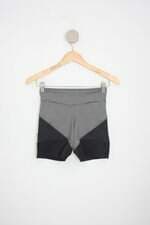 biker shorts feminino bicolor com cós com elástico e recortes