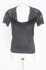 blusa feminina preta com recortes