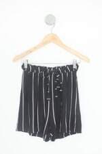 shorts feminino listrado com babado e faixa na cintura
