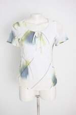 blusa feminina estampada com forro e recortes