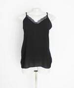 regata C&A feminina preta com renda