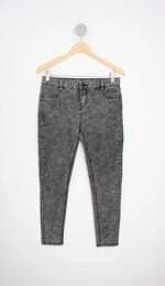 calça jeans feminina cinza