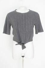 blusa cropped feminina cinza
