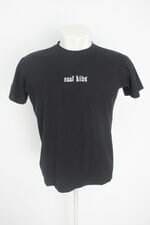 camiseta masculina preta com bordado