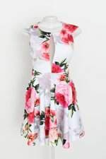 vestido feminino floral com bojo e recortes