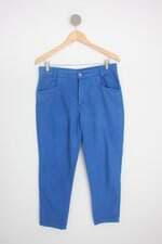 calça de sarja feminina azul com pregas
