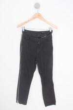 calça de sarja feminina preta com recortes