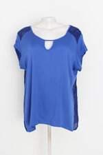 blusa feminina azul com bordado e recortes