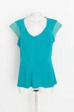 blusa feminina azul com recortes