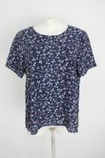 blusa marisa feminina azul estampada com fenda e transparência