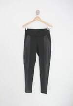 calça de tecido feminina preta com recortes