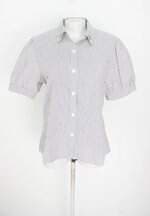 camisa feminina estampada com aplique