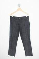 calça de tecido feminina preta com strass