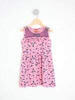 vestido kids estampado com drapeado e recortes